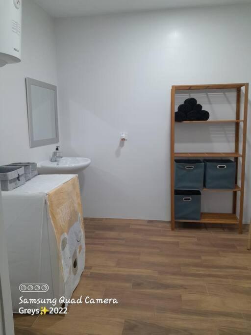 Apartamento Nuevo Cerca De La Playa Y Del Centro Valencia Exterior photo